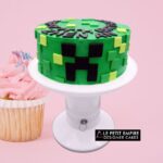 [Surprise Pops Out Cake] 8 inch - Block Green Face Cake